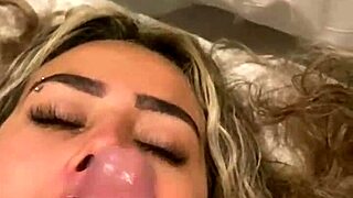 comi essa enfermeira novinha e arrombei todos buracos dela