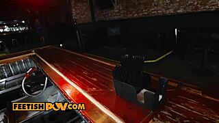 Alexa Grace lulus wawancara kerja hardcore dengan fetish kaki. Blonde ditekuk buat doggy liar!