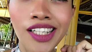 BEAUTY SHOWS HUGE DILDO