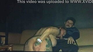 Levei pau amigo numa festa de swing