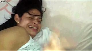 Latinamerikansk oskuld 18+ tar hård analstöting med djup creampie i POV