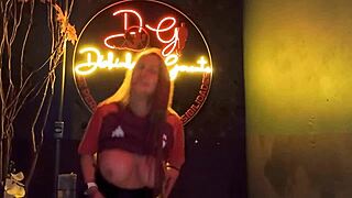 Levei pau amigo numa festa de swing