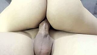 follando a mi joven vecina por el culo while she moans in pleasure