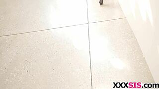 Adik Tiri Blonde Lily Rader Dientot Kontol Monster