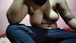 Indian girlfriend's big tits in hotel room sex 😘