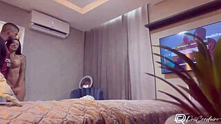 Seduced Delivery Guy, Came Hard On His Dick