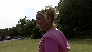 Lesbian babe dives into pussy and licks tits 😍