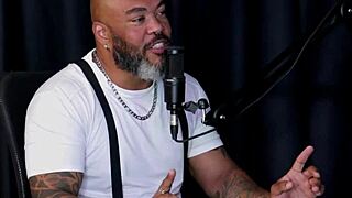 she has certain small things, was a model, gave tips to women and talked to mom about selling content - sweet karolzinha