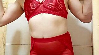 cdzinha in lingerie toont sexy pintinho