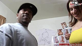 BBCがこのブロンドスラットのタイトなマンコに大きすぎる？