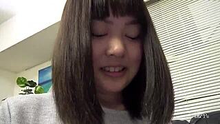 おもちゃ好きの女の子がバイブコレクションをカミキ・フマと見せる