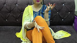 Я учу сводную сестру уроку секса на хинди аудио дома