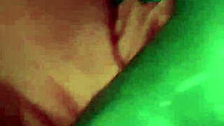 Si riscalda la fica col phon tutta pisciata toilet fetish