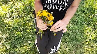 Neighbor Thanks With Cunnilingus For Flowers