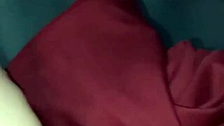 Si riscalda la fica col phon tutta pisciata toilet fetish