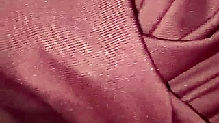 Si riscalda la fica col phon tutta pisciata toilet fetish