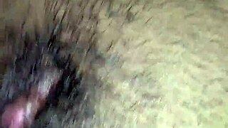 se masturbando sola en la cama, tocando su cuerpo con placer intenso 😏