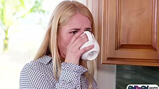 Răsfățata vrea sex cu mama vitregă 😍