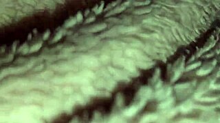 se masturbando sola en la cama, tocando su cuerpo con placer intenso 😏