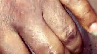 can't resist cumming on my girlfriend's wet pussy?