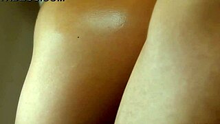 日本人妻が義息子を激しく犯す 無修正