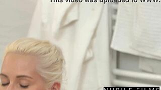 อยากเสร็จบนสาวนมใหญ่ Sharon White?