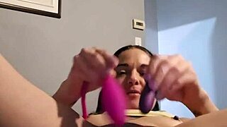 Je Joue Avec Ma Petite 18+ Chatte Emy Angel