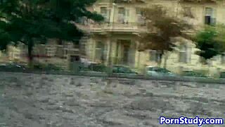 Jezdím na vodním skútru nahá na veřejnosti