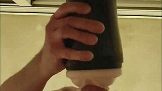 Follando mi fleshlight hasta que me hace temblar del orgasmo