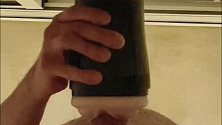 Follando mi fleshlight hasta que me hace temblar del orgasmo