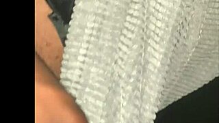 Watch mature woman masturbate solo