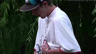 Threesome extrême public avec jeune blonde Alexis Crystal