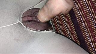 ถุงน่องที่ฉันฉีกให้เป็นรูแล้วเอาควยยัดรูแตด