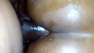 Preta Sits with Her Ass