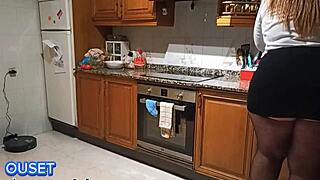Latina Con Culo Enorme Es Sorprendida En La Cocina