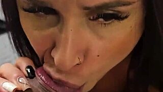 Kalena Mitrak shows how she likes it