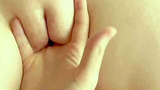 Nevlastní brácha se dotýká mé roztomilé 19leté kundy, až vytryskne 😍