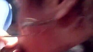 Shemale has rapid oral sex in the car