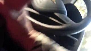 Shemale has rapid oral sex in the car