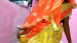 Деси бхабхи стала шлюхой для хардкорного тройника с анальным трахом минетом на больших сиськах и пизде