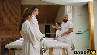 Молодая 18+ брюнетка от массажа старого папика до измены в бритой пизде с тату