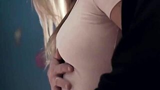 Gorąca busty drobna 18+ laska ostro rżnięta przez starego z wielkim kutasem