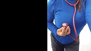 Porno real de enfermera latina en servicio hospitalario la muy zorra hace porno casero en la oficina del jefe