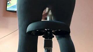 Amateur Gym Lover In Leggings Pees Pants During Solo Workout Fetish Session