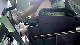 Spor Salonunda Kamusal Büyük Memeli Genç Ekstrem Fışkırtmalı Mastürbasyon