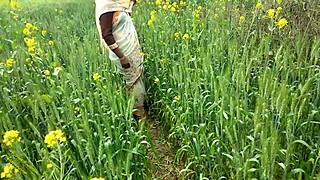 Indian Teen 18+ Enjoys Outdoor Public Pussy Fucking