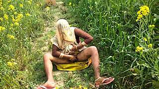 Indian Teen 18+ Enjoys Outdoor Public Pussy Fucking