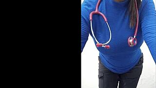 Porno real de enfermera latina en servicio hospitalario la muy zorra hace porno casero en la oficina del jefe