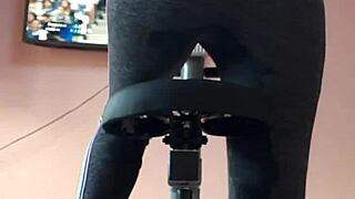 Amateur Gym Lover In Leggings Pees Pants During Solo Workout Fetish Session