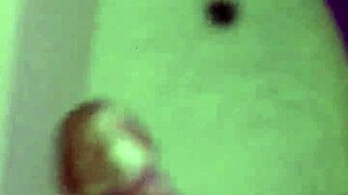 she records herself masturbating and sends the video to her curvy aunt